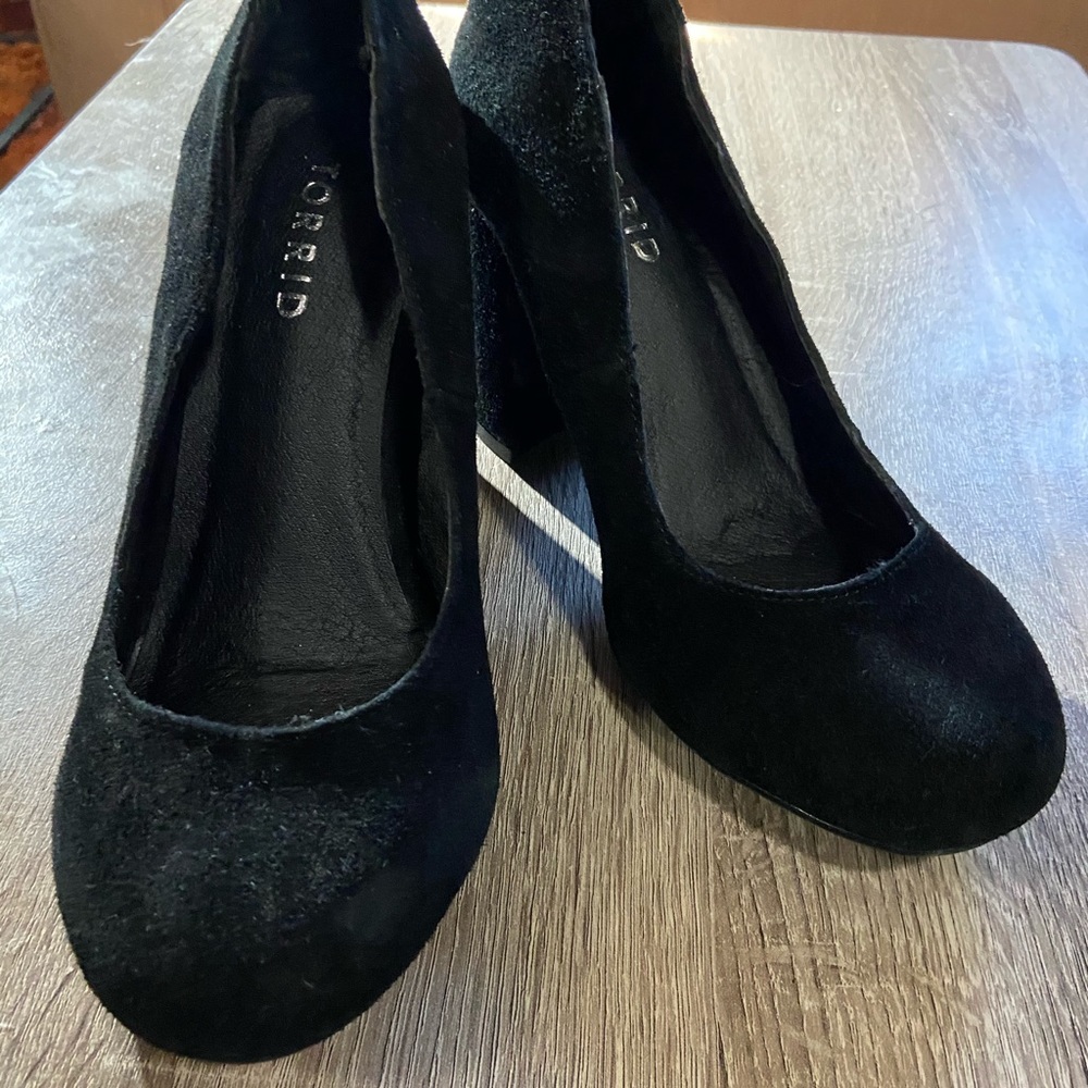 6.5W torrid chunky square heel velour shoes